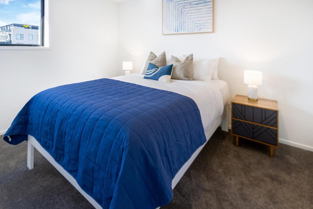 Central City Awaits 2 Bed 2 Bath With Carpark Крайстчърч Екстериор снимка
