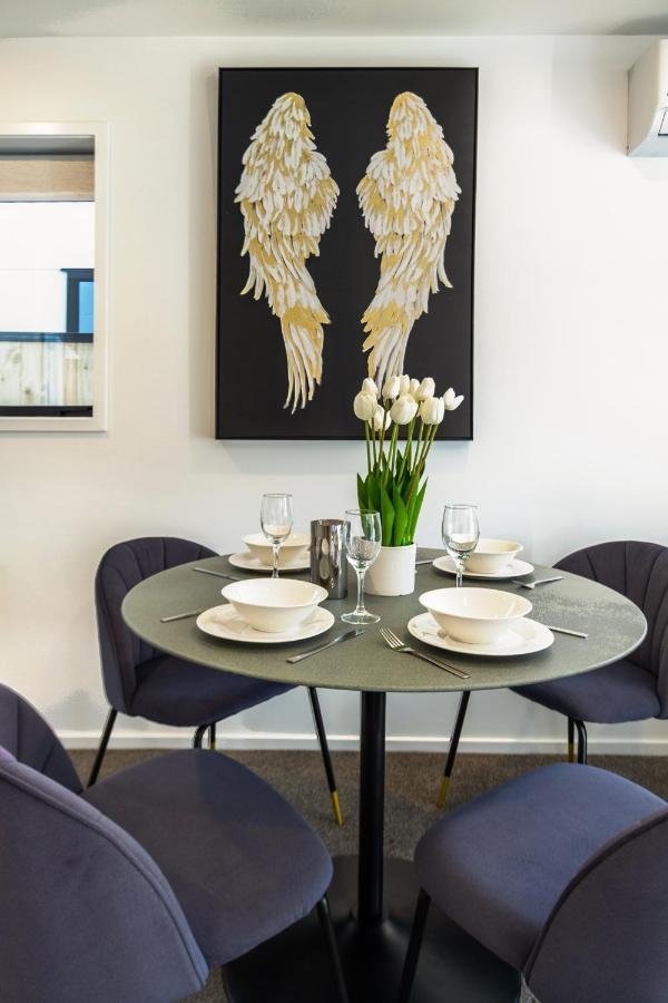Central City Awaits 2 Bed 2 Bath With Carpark Крайстчърч Екстериор снимка