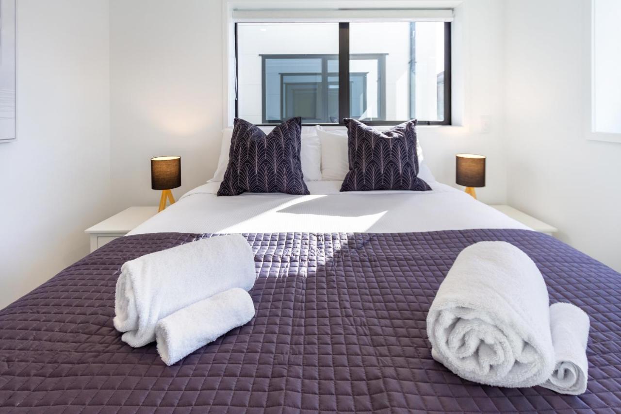 Central City Awaits 2 Bed 2 Bath With Carpark Крайстчърч Екстериор снимка