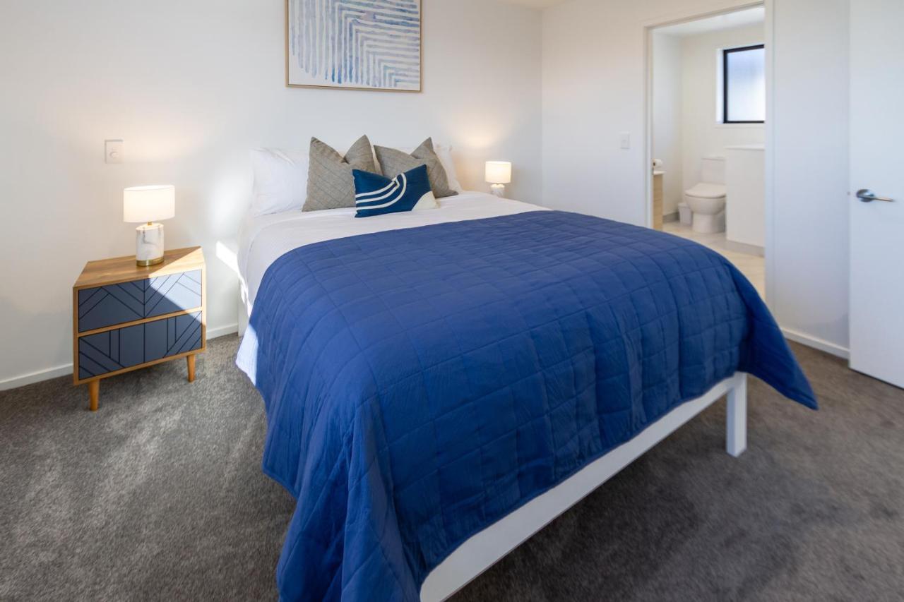 Central City Awaits 2 Bed 2 Bath With Carpark Крайстчърч Екстериор снимка