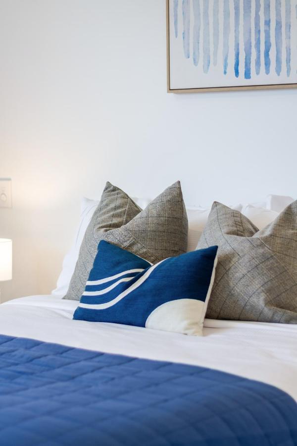 Central City Awaits 2 Bed 2 Bath With Carpark Крайстчърч Екстериор снимка