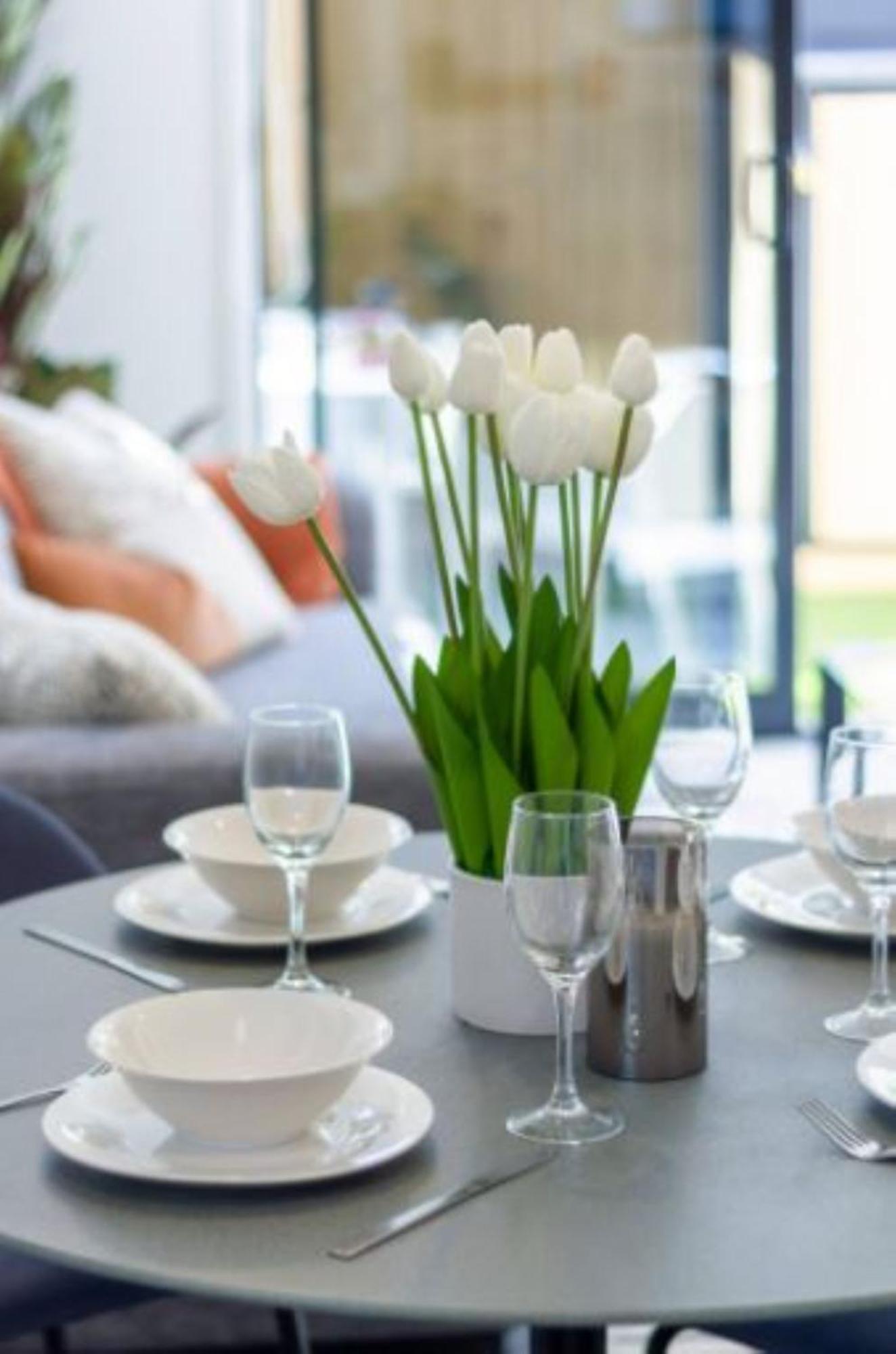 Central City Awaits 2 Bed 2 Bath With Carpark Крайстчърч Екстериор снимка